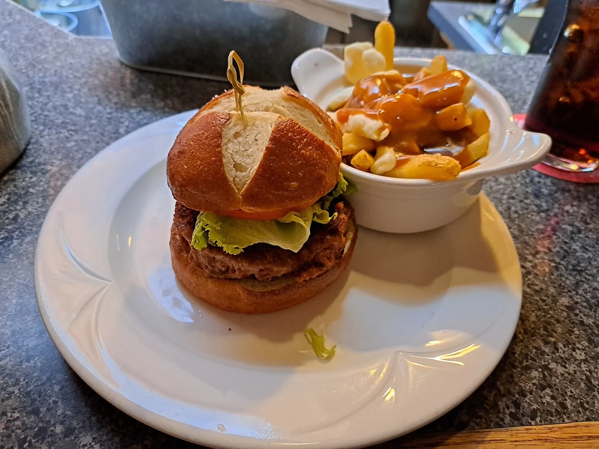Veggieburger Mit Poutine, De'd Dog Bar & Grill