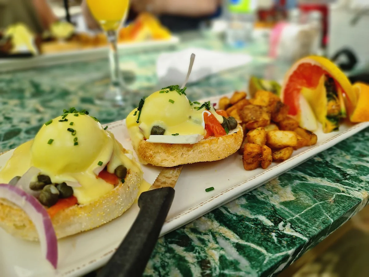 Eggs Benedict with Smoked Salmon