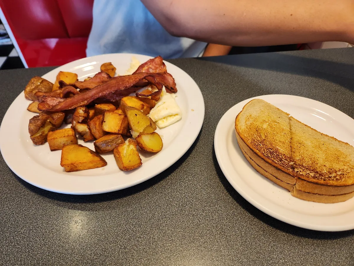 Sausage and Scrambled Eggs with Home Fries