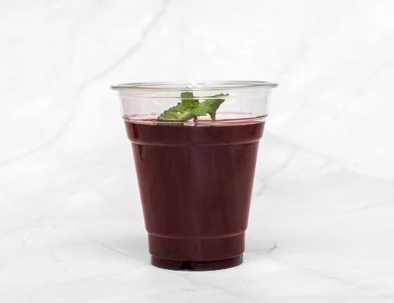 Verre de Jus de Bissap Rouge Maison Homemade Red Hibiscus Juice Glass
