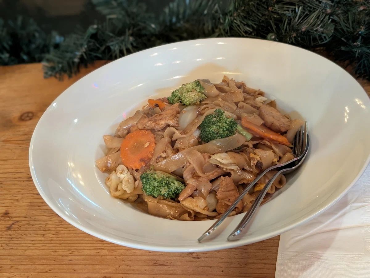 Pad See EW Gai