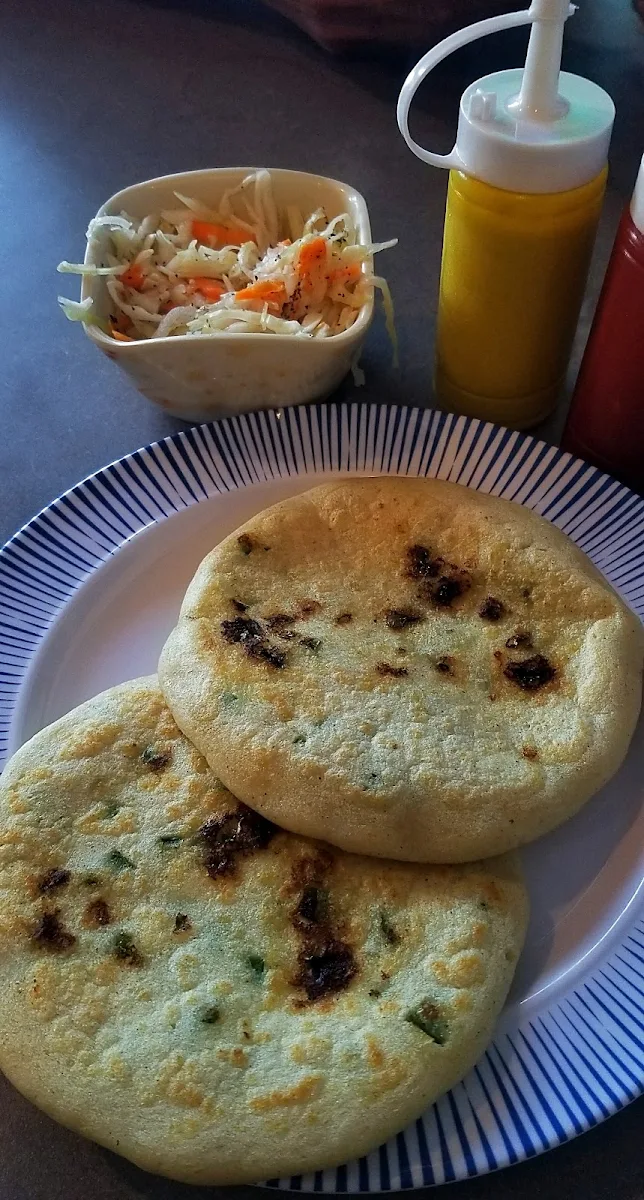 Pupusa Queso Y Jalapenos