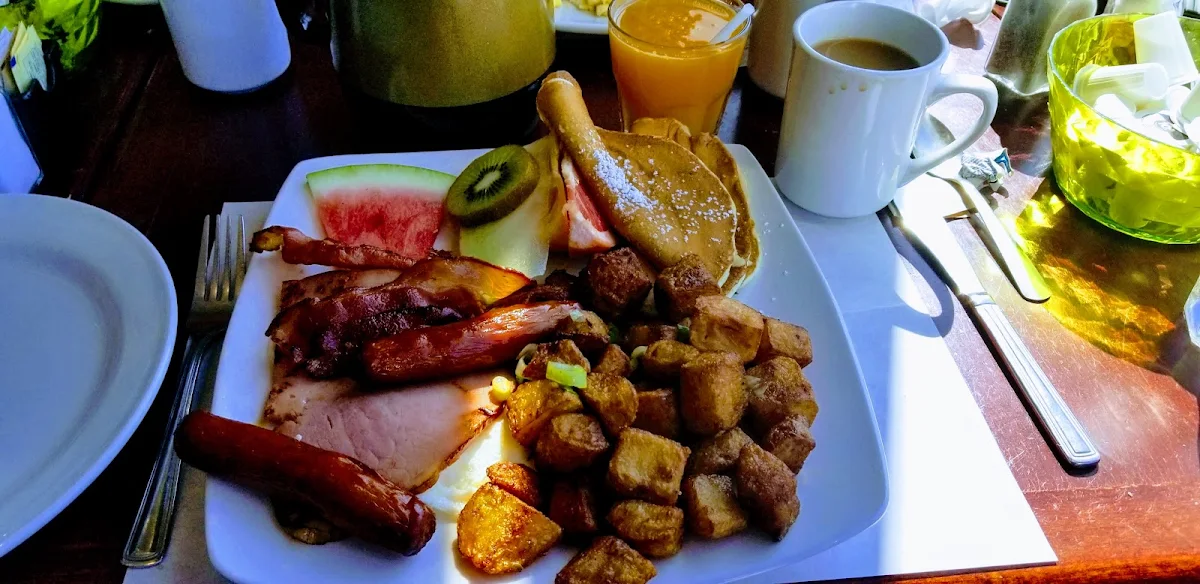 Dinner Salad, Fruit Oeufolie Mascouche