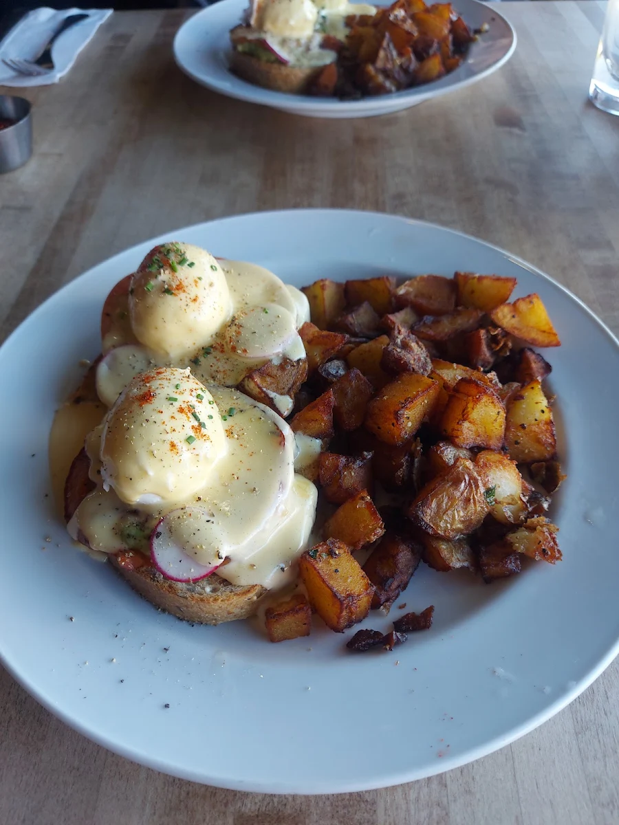 Avocado Eggs Benedict