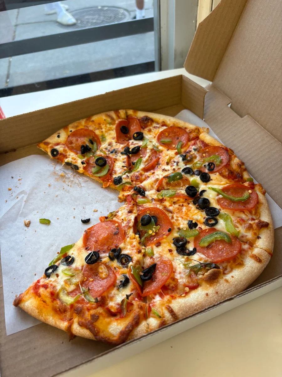 Pepperoni &Green Peppers Pizza