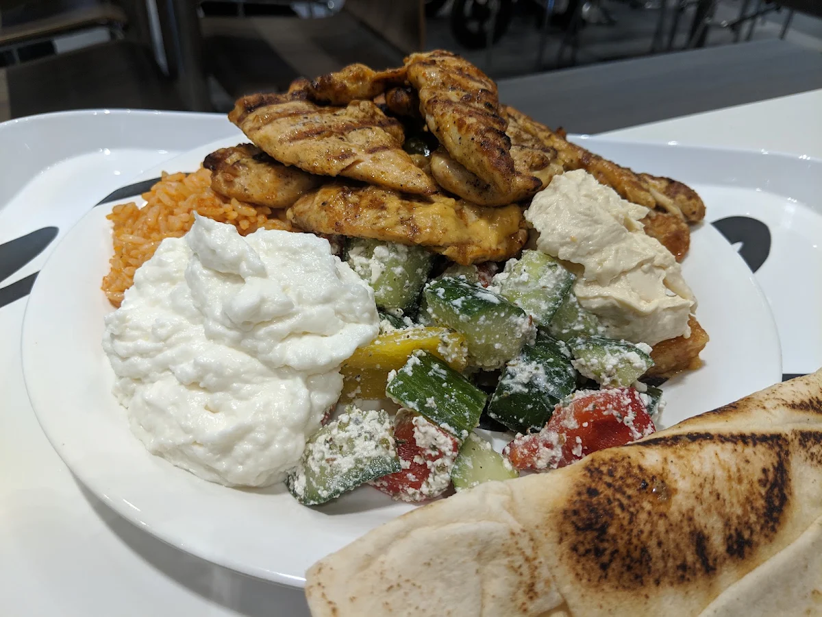 Poulet Grillé Et Sauce À l'Ail