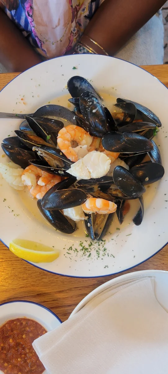Fresh Seafood Medley in Wine Garlic Sauce