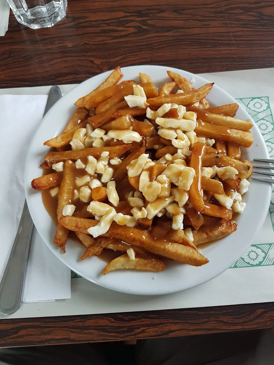 Poutine, Jacques Cartier Pizza - St-Hubert
