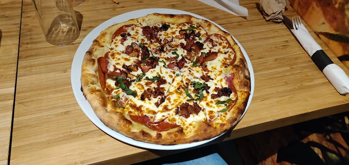 12 Creme Pepperoni Saucisse Italienne Piments Fort Mozzarella Basilic