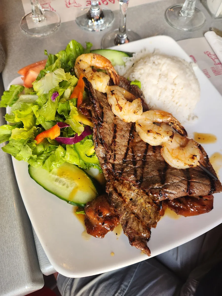 Poulet Boeuf Crevettes Roses