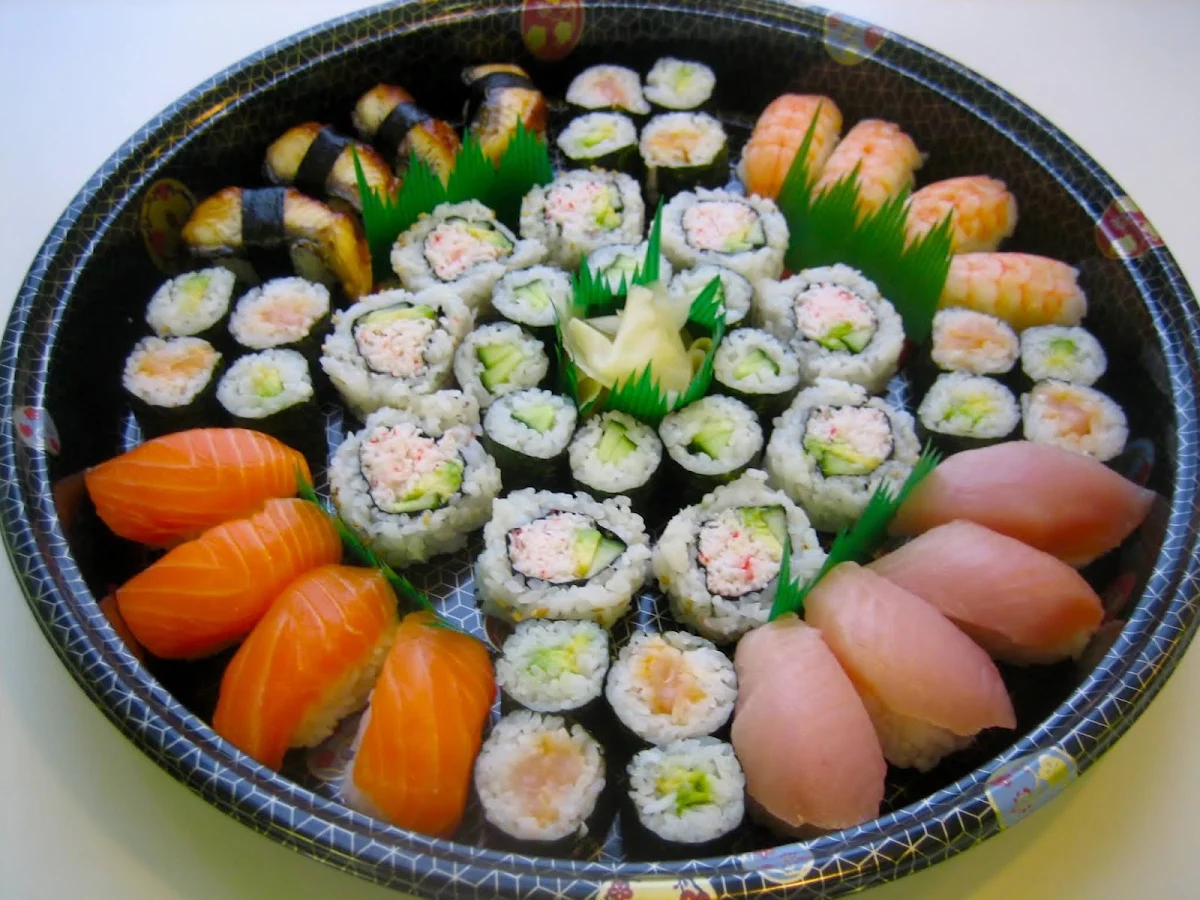 14 California Roll Platter