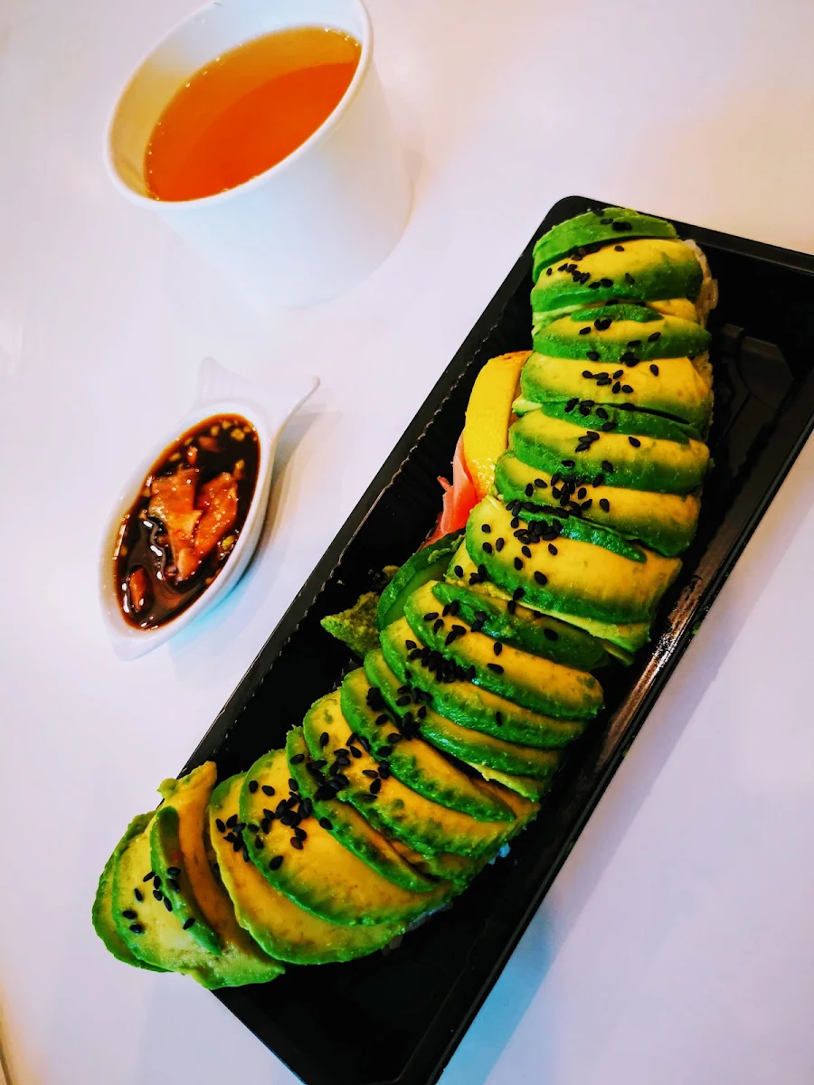 Green Dragon Roll 8 Pieces