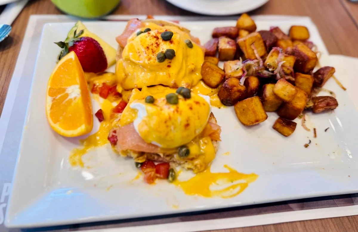Fried Chicken Benedict Bénédictines Poulet Frit
