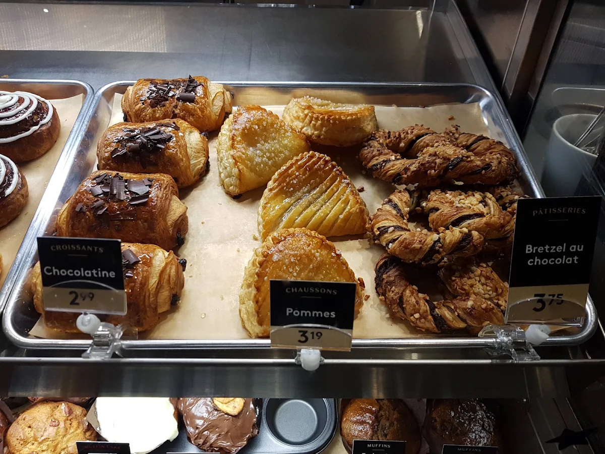 Chocolatine Chausson Aux Pommes Bretzel Chocolat