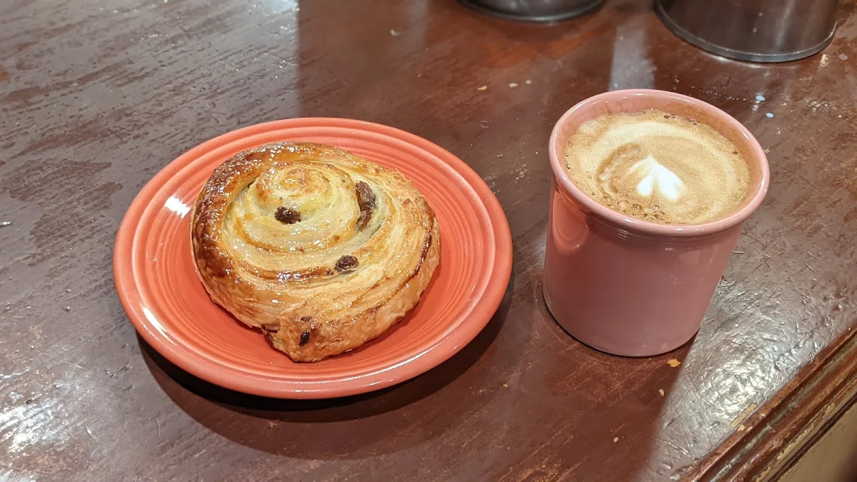 Danoise Aux Raisins Et Caffè Latte