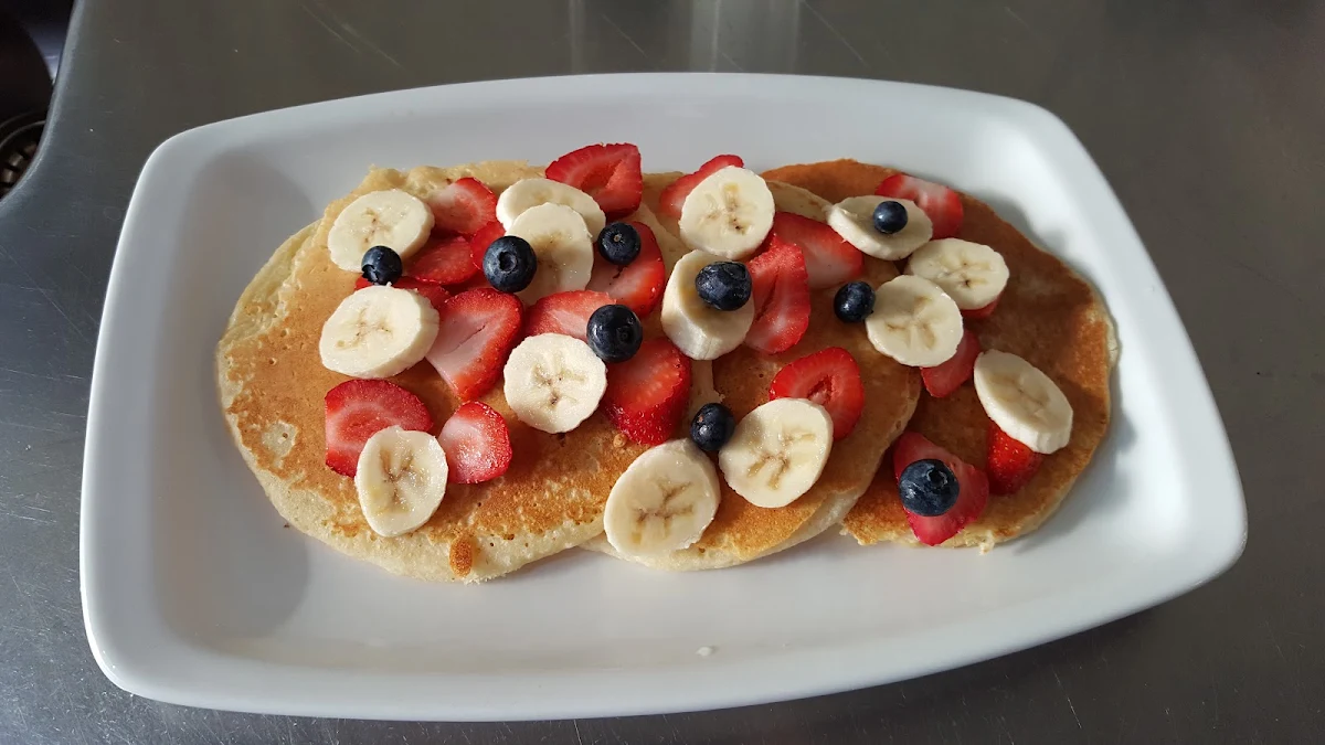 Pancake & Fresh Fruit