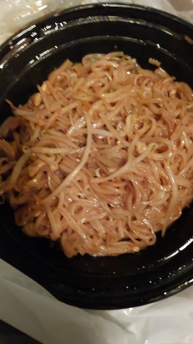 Chicken Pad Thai with Too Much Oil