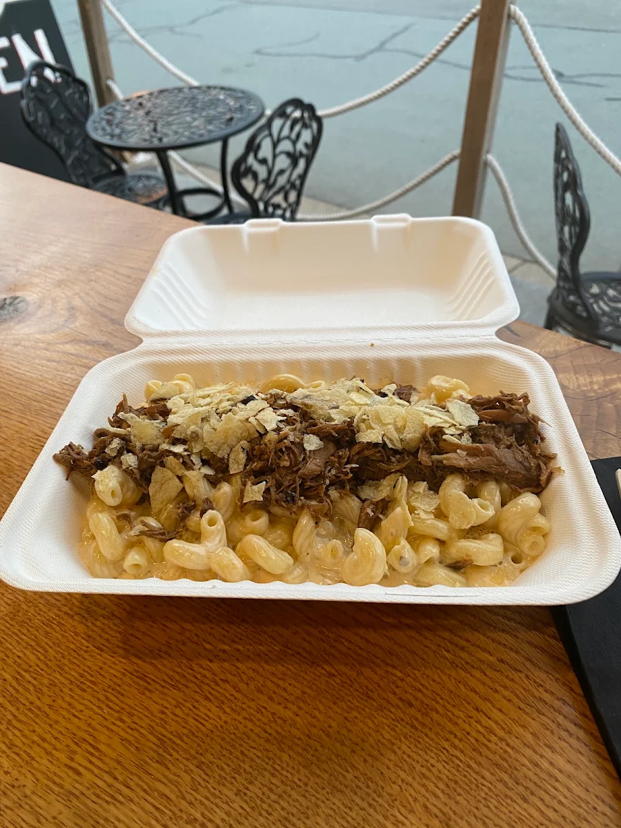 Pulled Pork Mac N Cheese