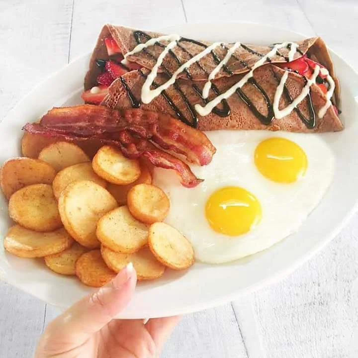 Crêpes Aux Fruits Avec Crème Anglaise