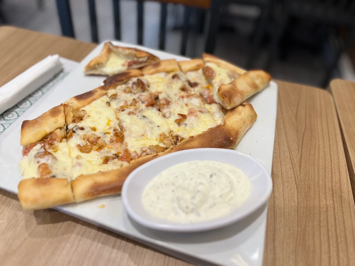 Doner Chicken Pide