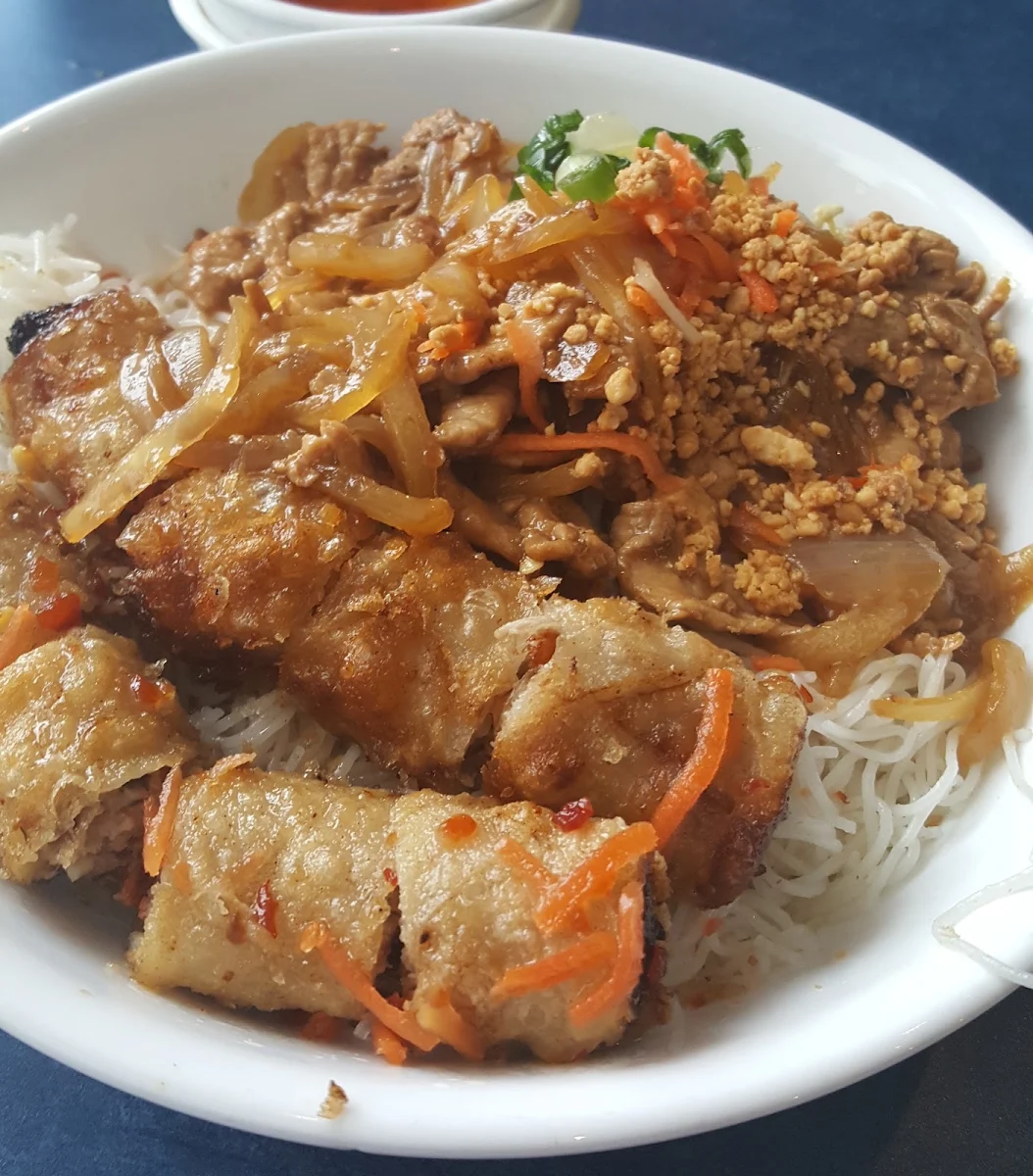 Grilles Chicken Vermicelli Noodle Bowl