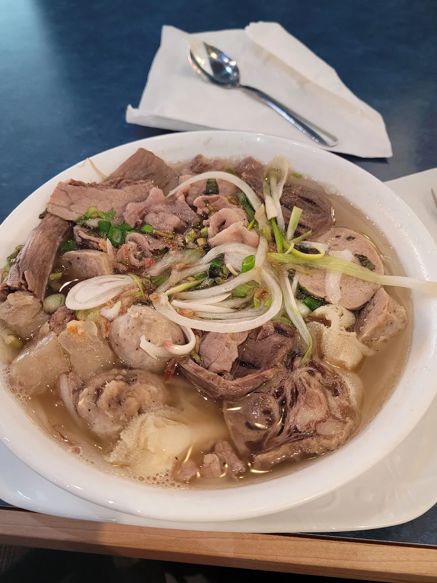 Thien Viet Special Deluxe Soup
