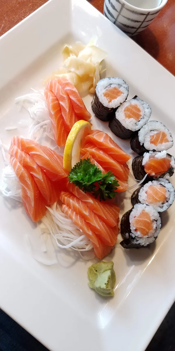 Deluxe Salmon Sashimi