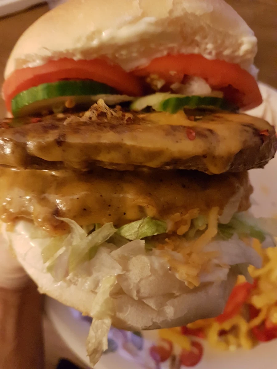 Magoos Double Cheeseburger