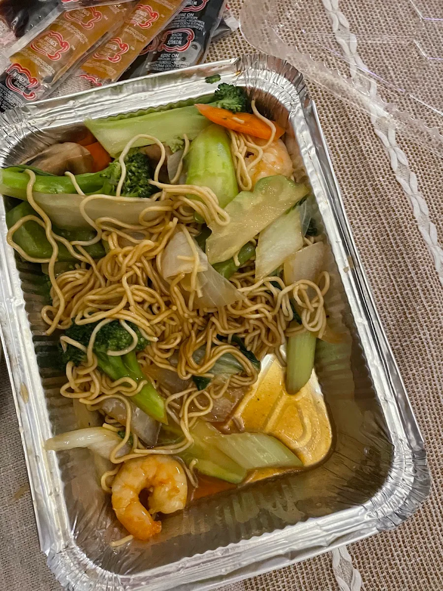 Shrimp Lo Mein Noodles