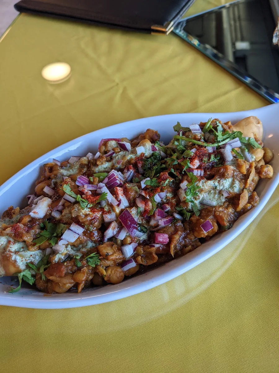 Samosa Chaat With Chole