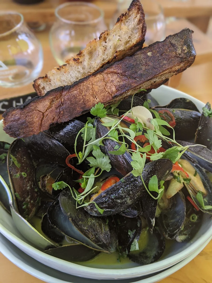 Mussels in Green Curry Sauce