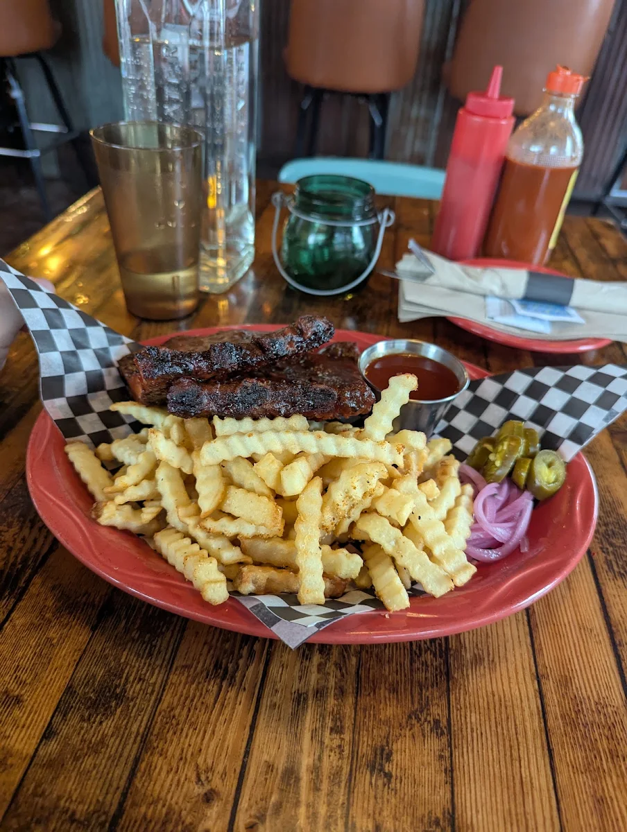 Barbecued Spare Ribs and Fries