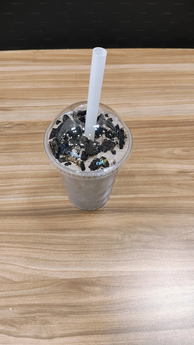 Oreo Milkshake Without Whip Cream and Extra Oreos