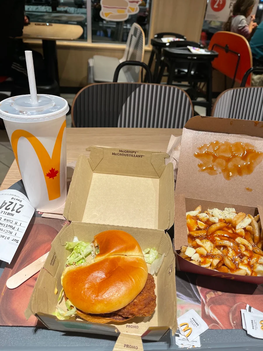 Chicken Burger & Poutine