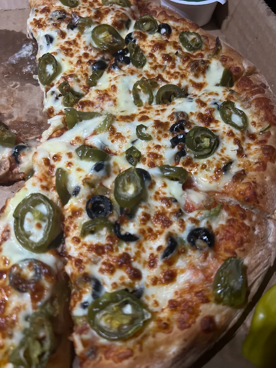 Medium Pizza Regular Pizza Sauce 4 Toppings Green Paper Olives Jalapeño Mushrooms Well Done