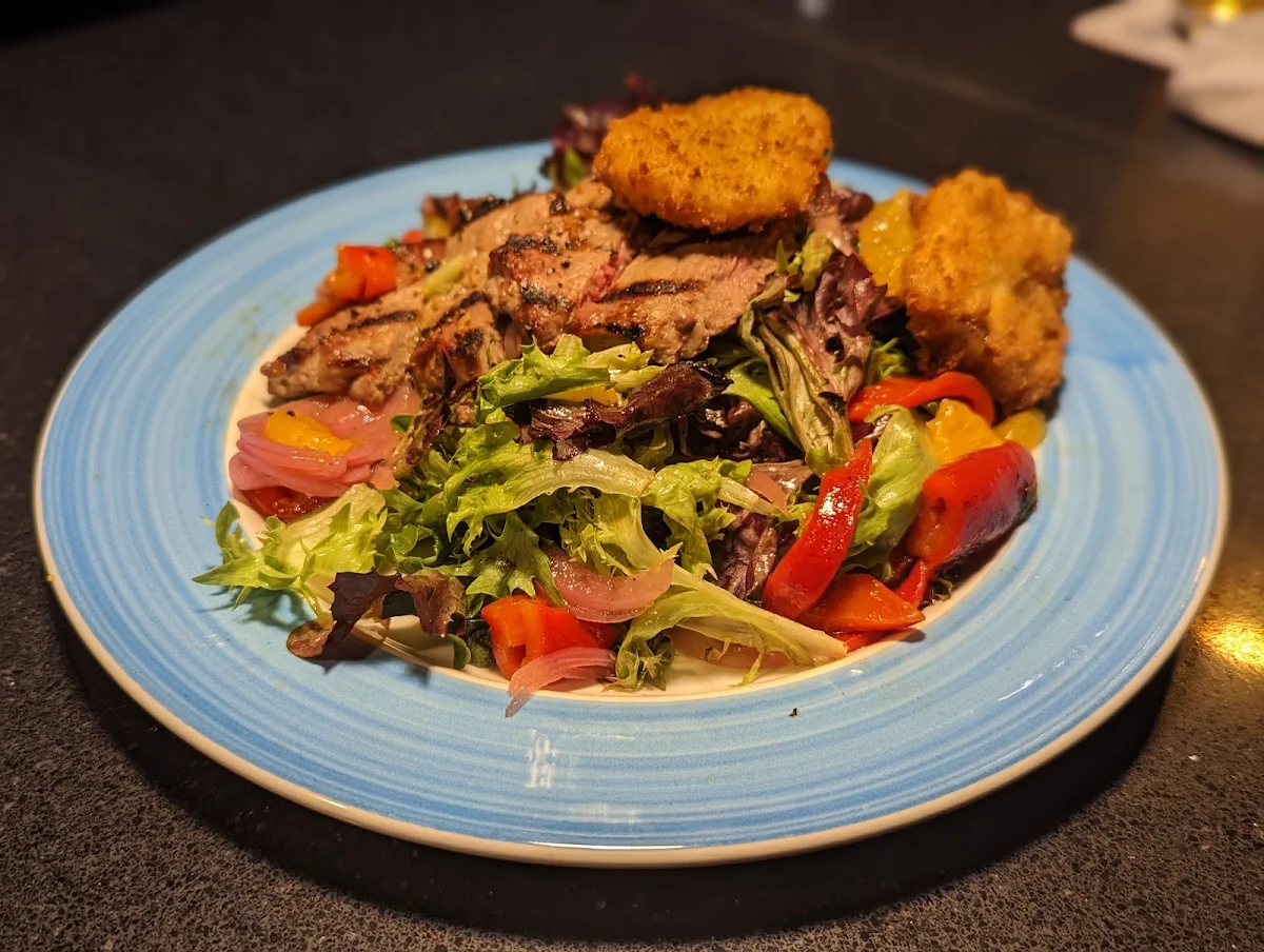 Steak & Goat Cheese Salad