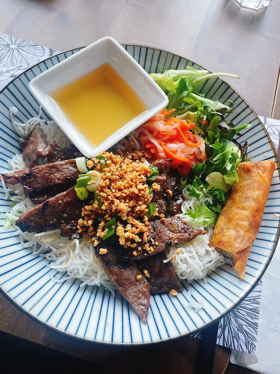 Grillade Maison Avec Vermicelle Homemade Grill With Vermicelli Bún Thịt Nướng