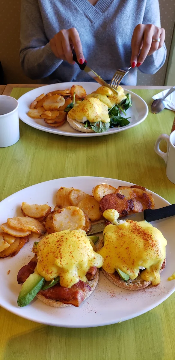 Avocado Eggs Benedict