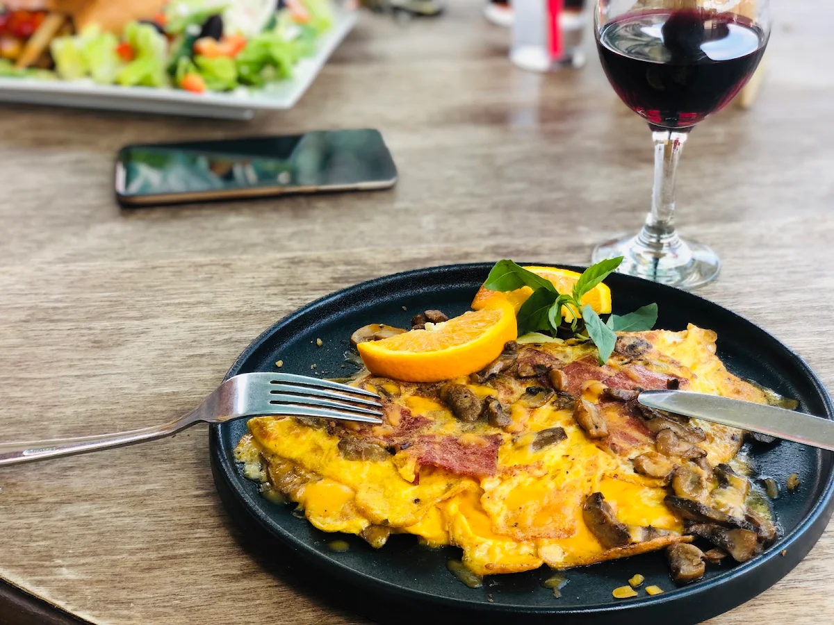 Meat Lovers Omelette 1370 Cals