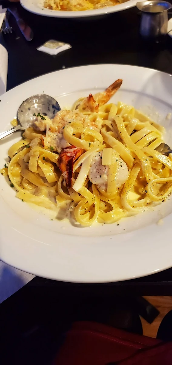 Seafood Alfredo Pasta