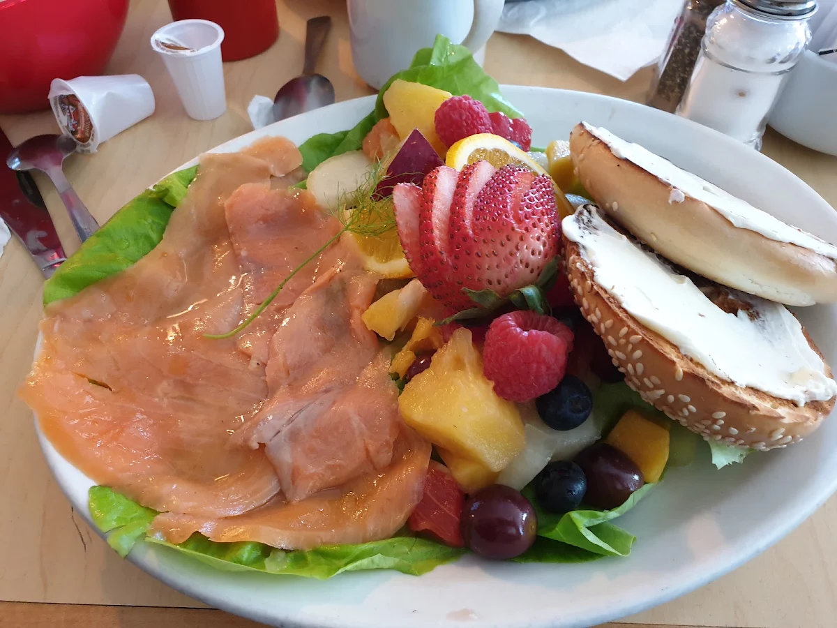 Smoked Salmon with Bagel and Fruits