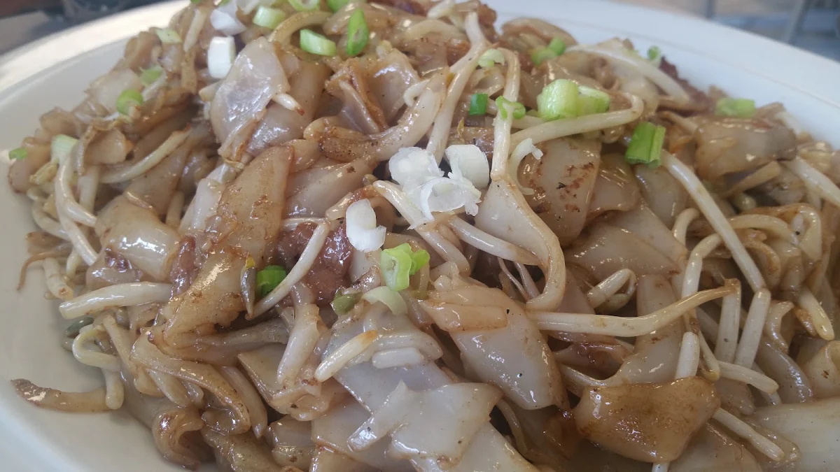 Sautéed Beef Fried Rice Noodle