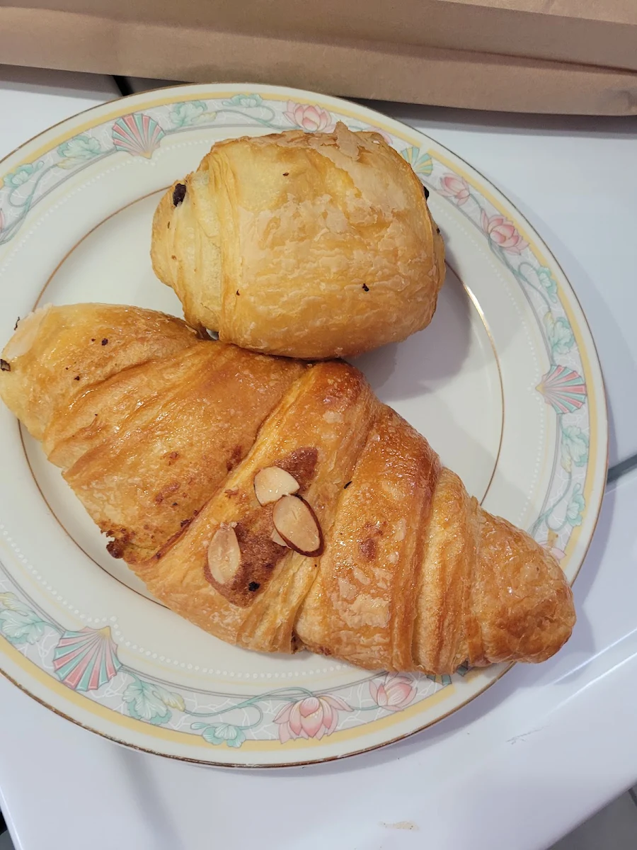 Croissant Amandine Et Chocolatine