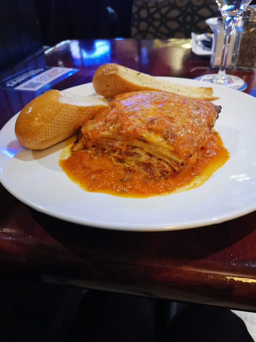 Mile-High Lasagna with Garlic Toast