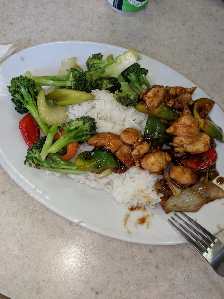 Black Pepper Chicken with Seasonal Vegetable