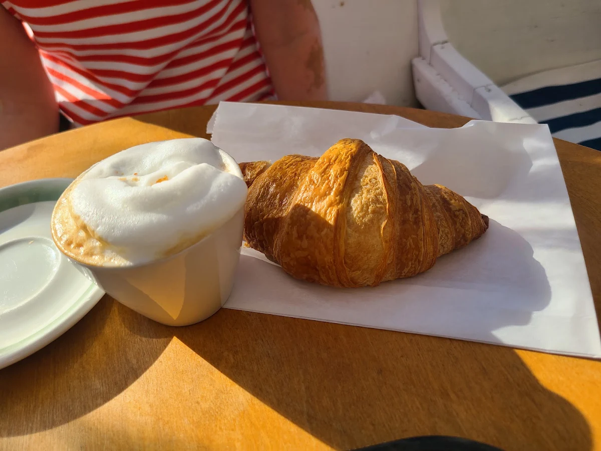 Cappuccino & Croissant