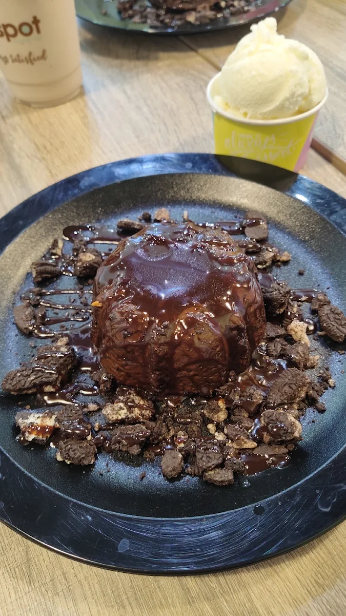 Chocolate Lava Cake w Ice Cream