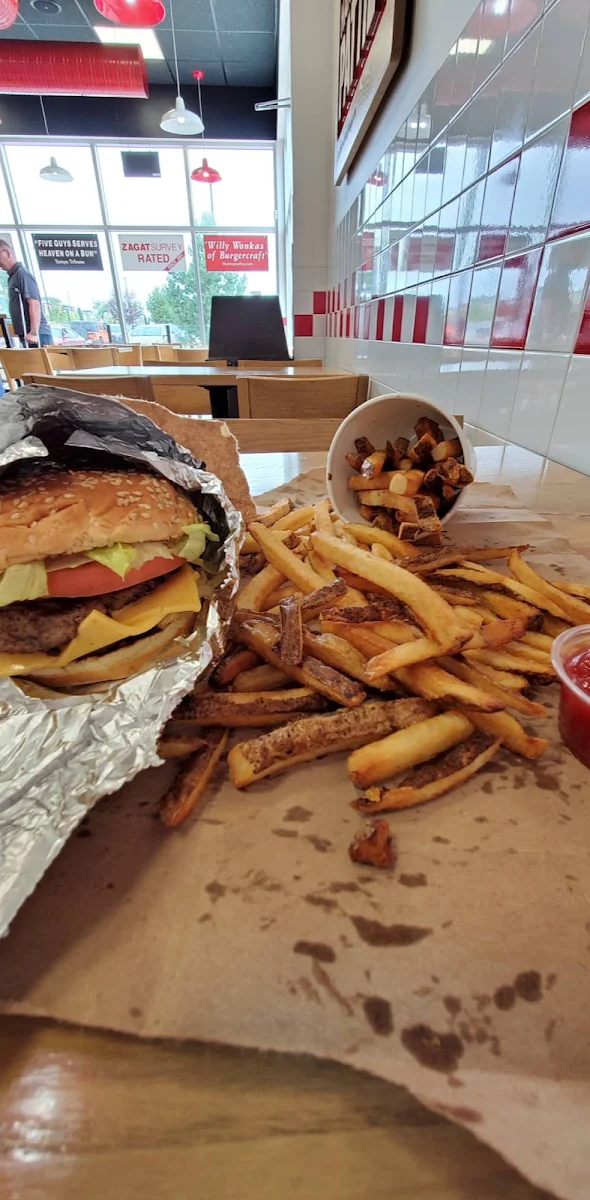 Cheeseburger & Fries