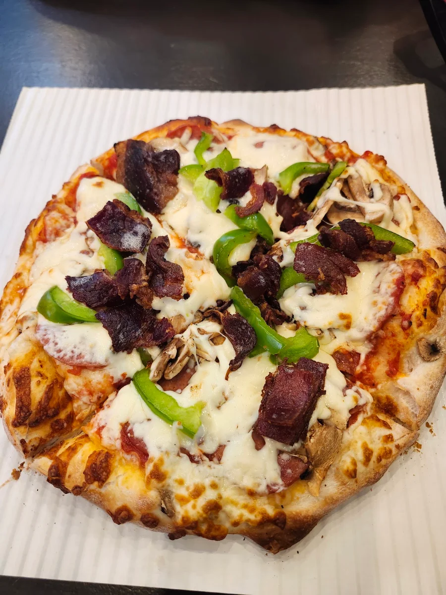 Petite Pizza la Québécoise
