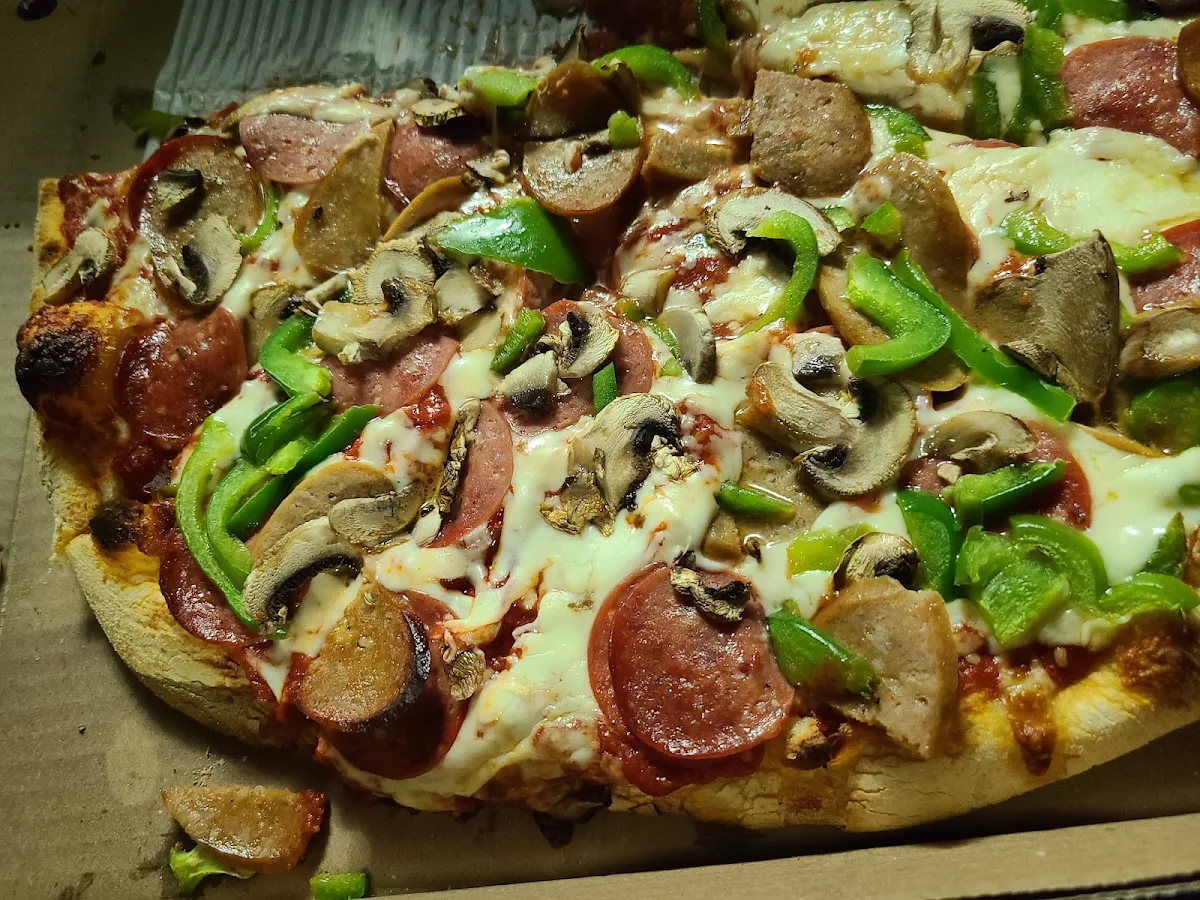 XL Pizza with Pepperoni Mushrooms Italian Sausage
